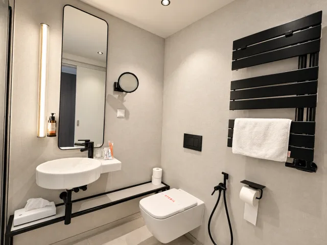 Badezimmer mit Waschbecken
