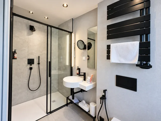 Badezimmer mit Handtüchern